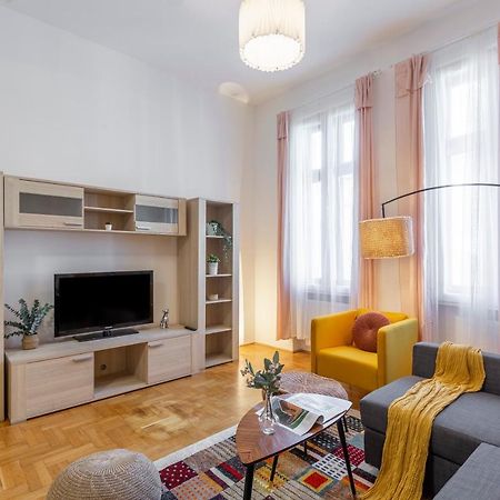 Cozy Home By Bella In The Heart Of Budapeşte Dış mekan fotoğraf