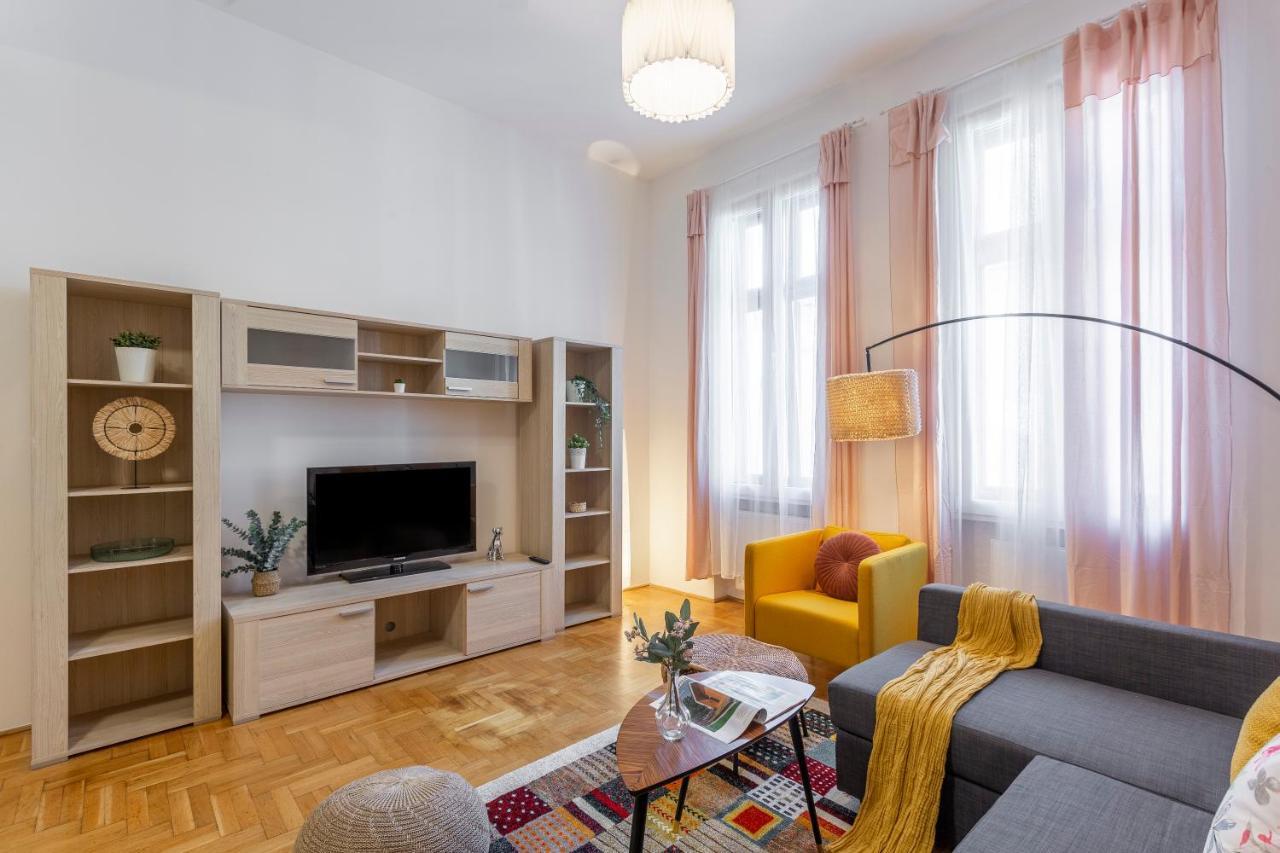 Cozy Home By Bella In The Heart Of Budapeşte Dış mekan fotoğraf
