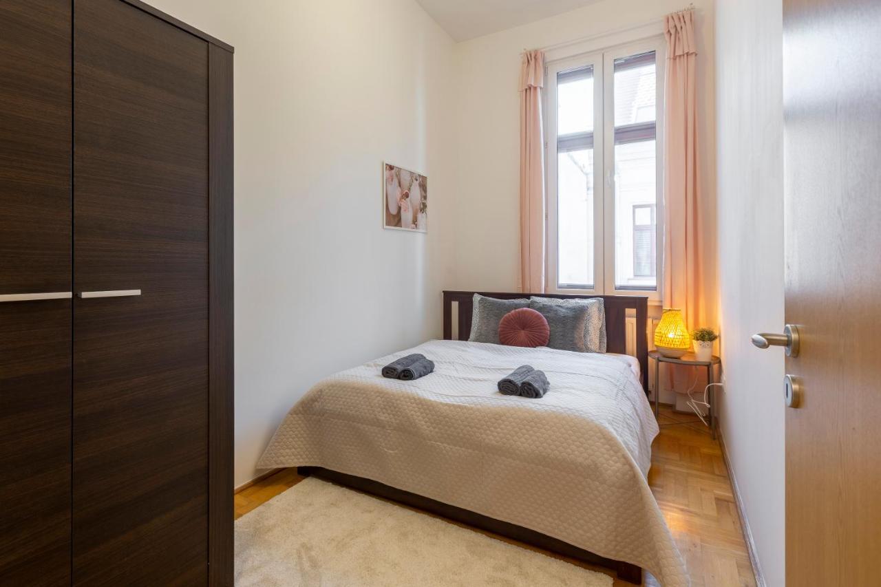 Cozy Home By Bella In The Heart Of Budapeşte Dış mekan fotoğraf