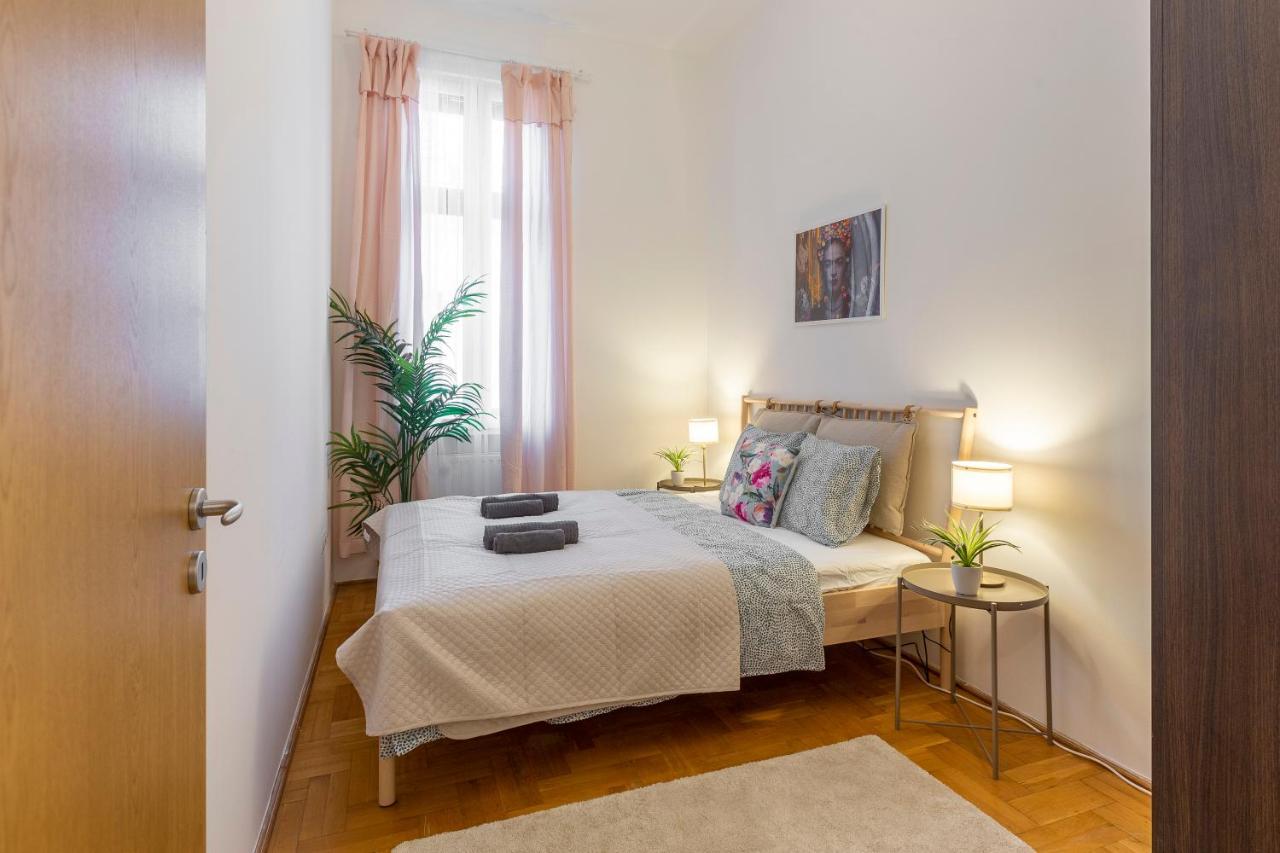 Cozy Home By Bella In The Heart Of Budapeşte Dış mekan fotoğraf